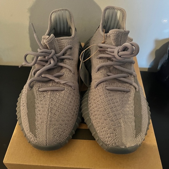 GREY YEEZY BOOST 350 V2 (NWT) - Picture 4 of 12